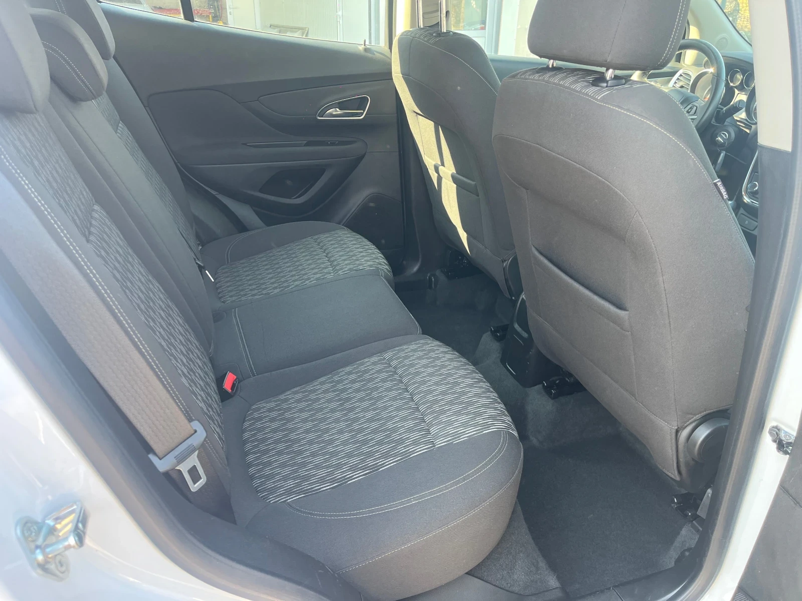 Opel Mokka 1.7cdti, снимка 11 - Автомобили и джипове - 53738173