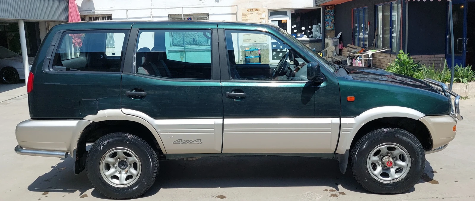 Nissan Terrano 2, снимка 3 - Автомобили и джипове - 54368704