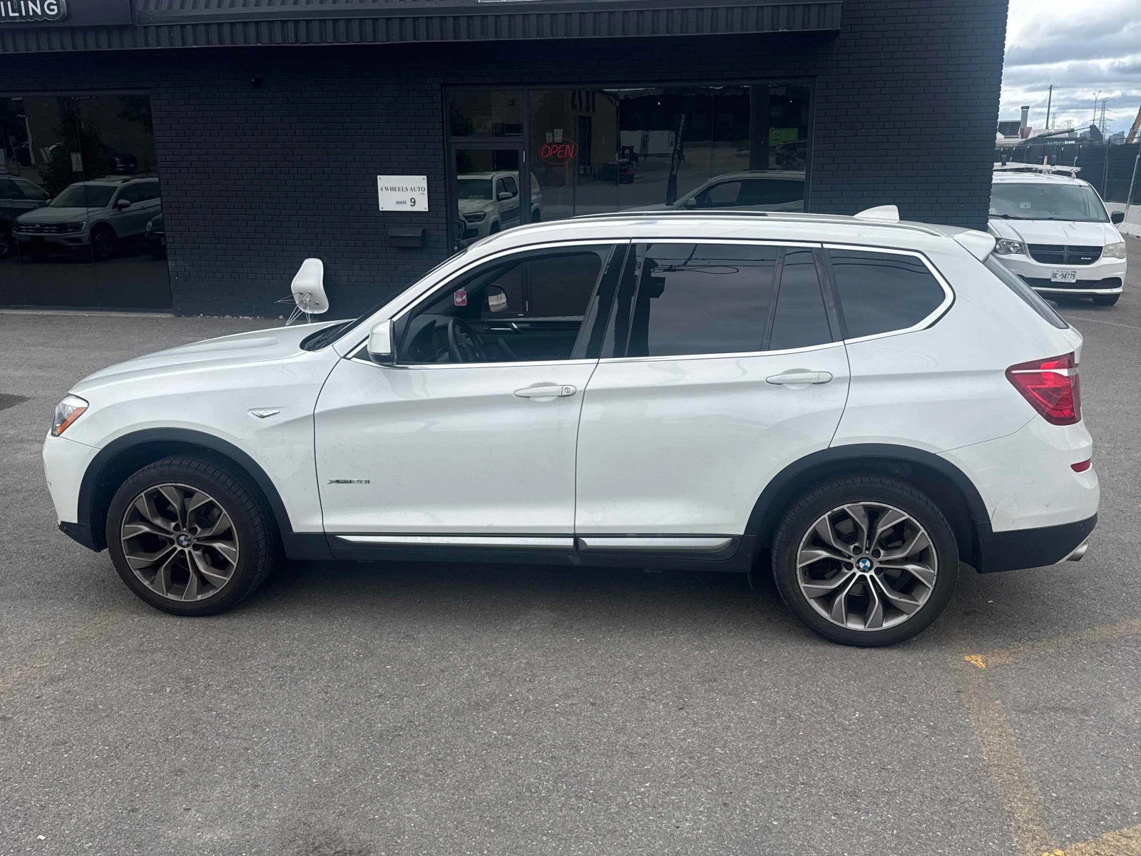 BMW X3 * xDrive28i * CARFAX * ОПЦИЯ ЗА ФИНАНСИРАНЕ * , снимка 2 - Автомобили и джипове - 55816372