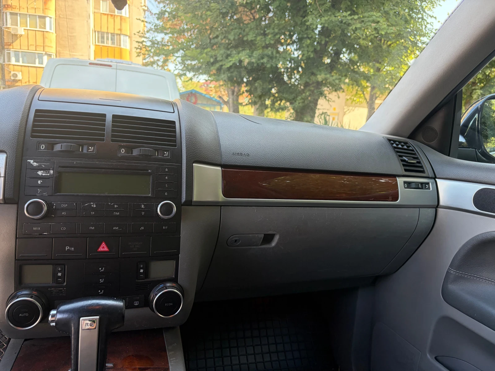 VW Touareg, снимка 8 - Автомобили и джипове - 55929342