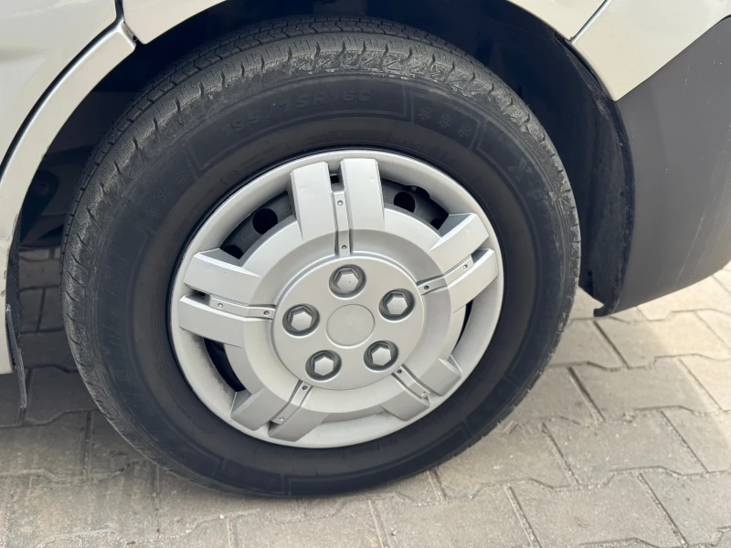 Renault Trafic 2.0 dci 115к.с / 9 МЕСТЕН / КЛИМАТИК/ТОП СЪСТОЯНИЕ, снимка 6 - Бусове и автобуси - 52143146