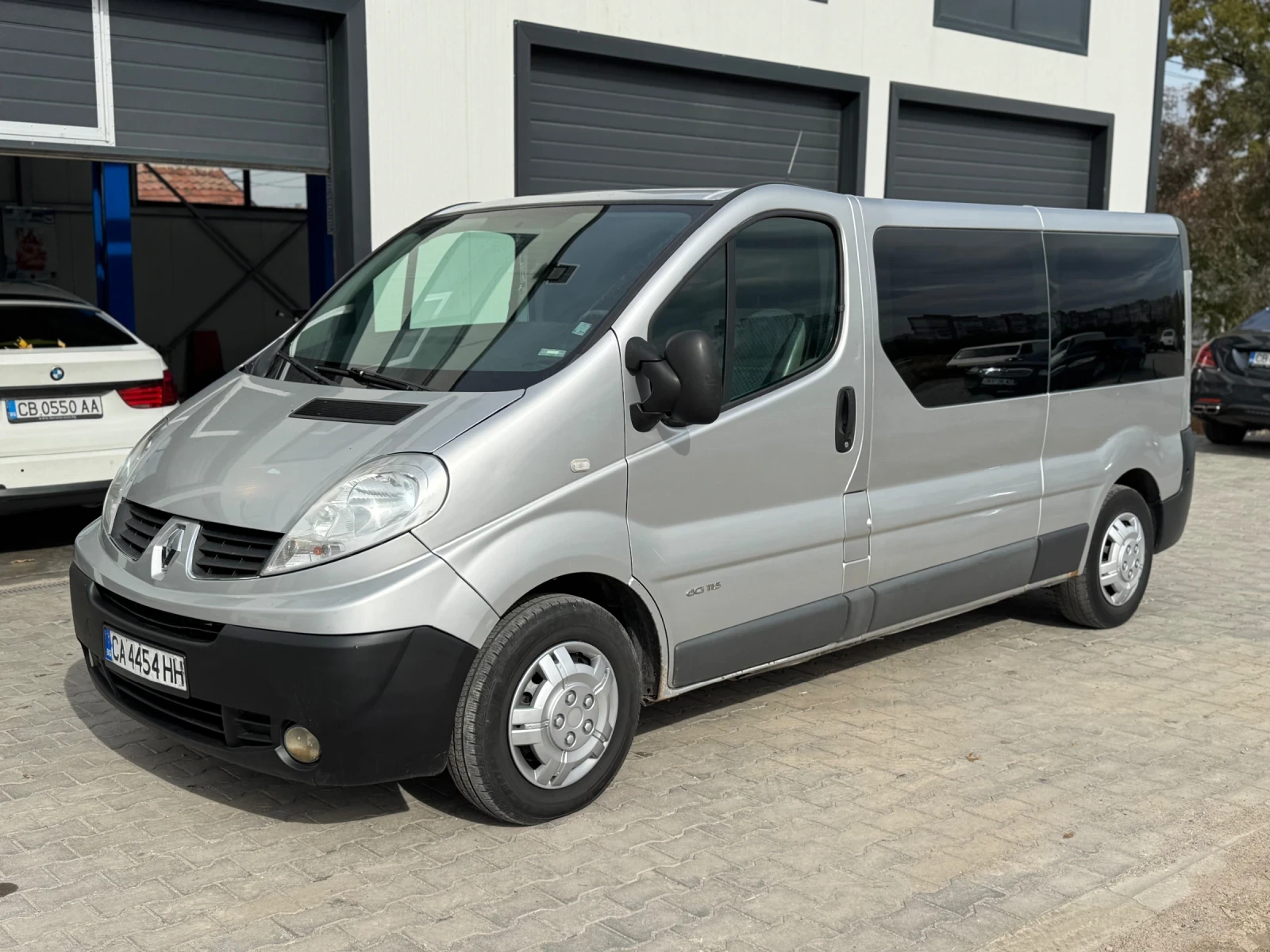 Renault Trafic 2.0 dci 115к.с / 9 МЕСТЕН / ГАРАНЦИЯ / КЛИМАТИК - изображение 3