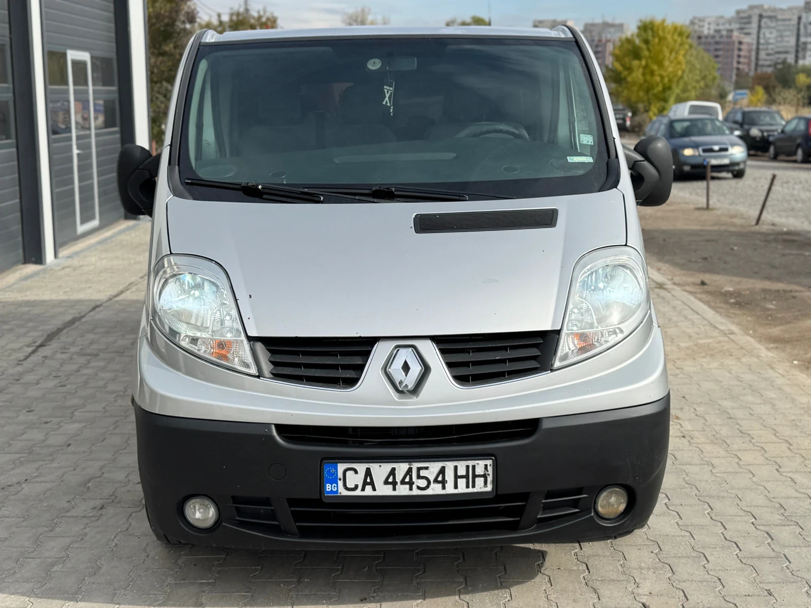 Renault Trafic 2.0 dci 115к.с / 9 МЕСТЕН / ГАРАНЦИЯ / КЛИМАТИК - изображение 2