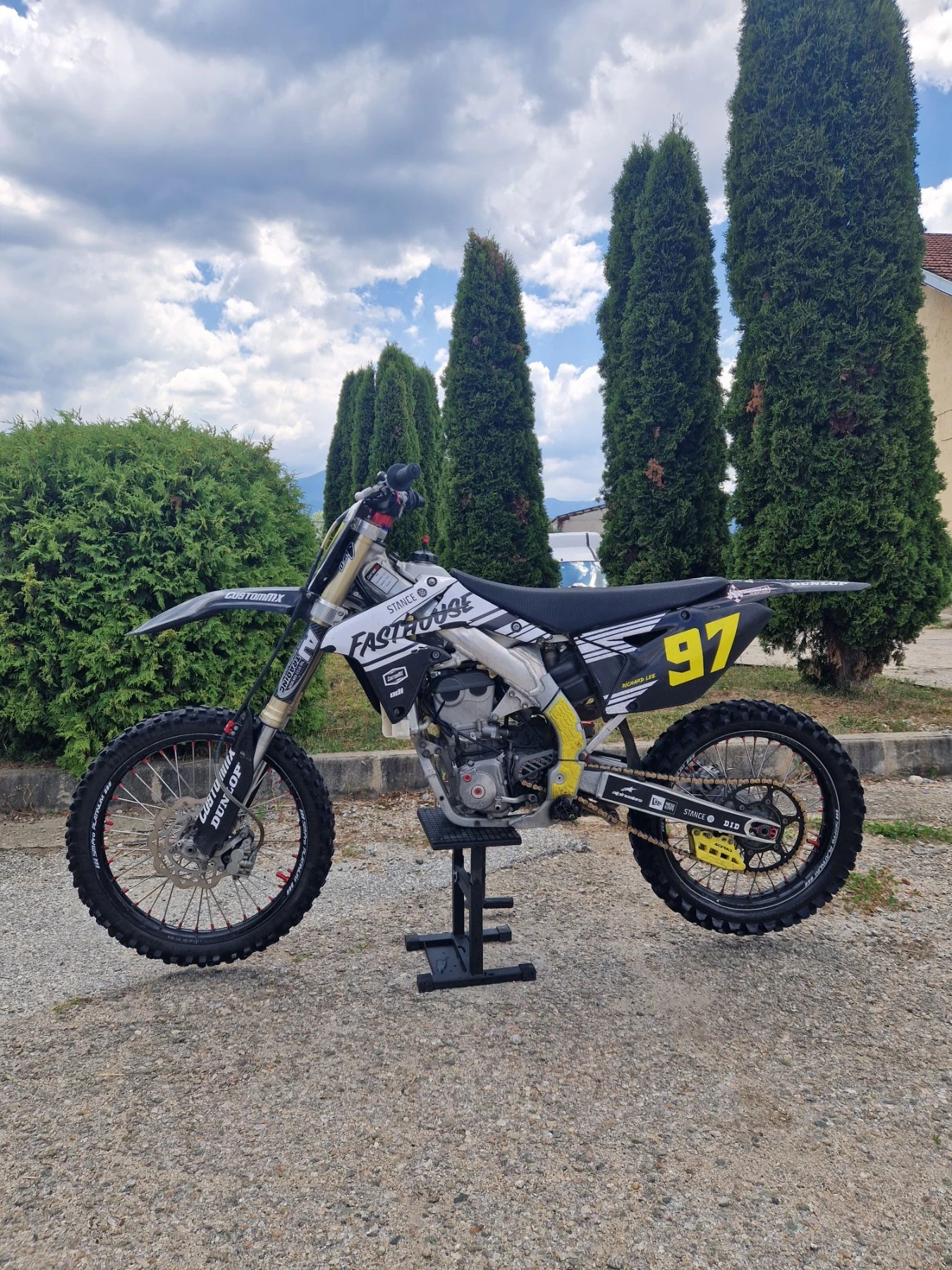 Suzuki Rmz