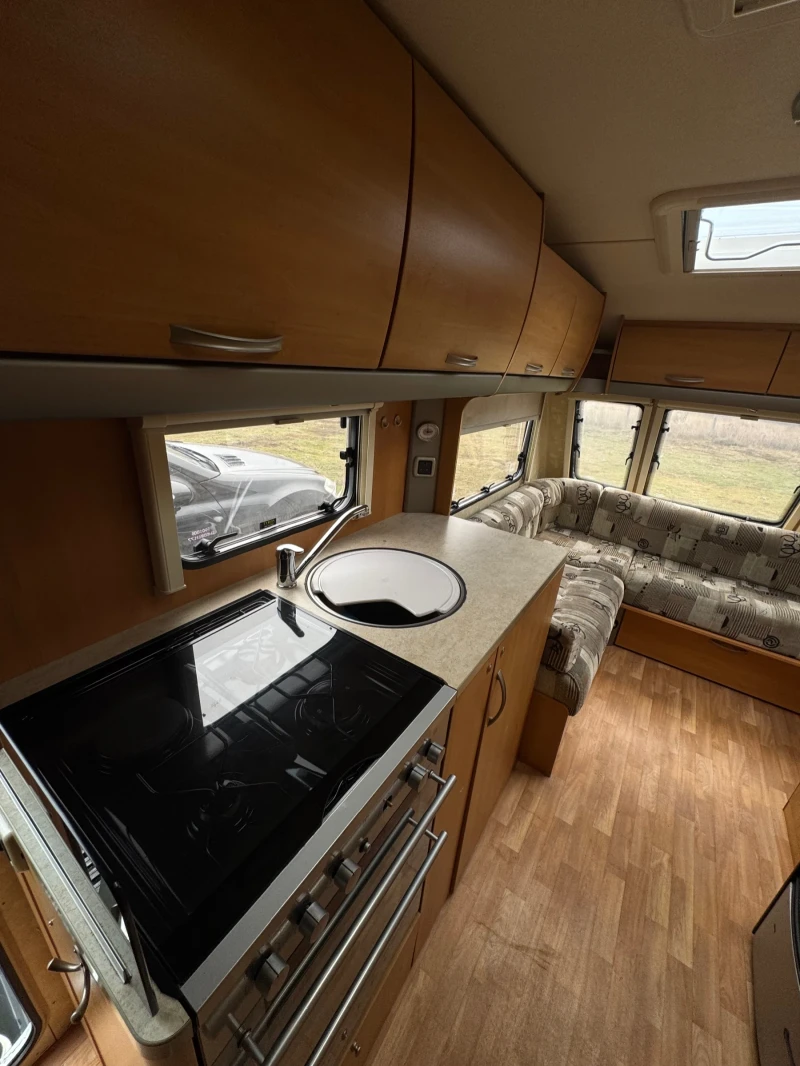 Каравана Swift Fairway, снимка 16 - Каравани и кемпери - 52976792