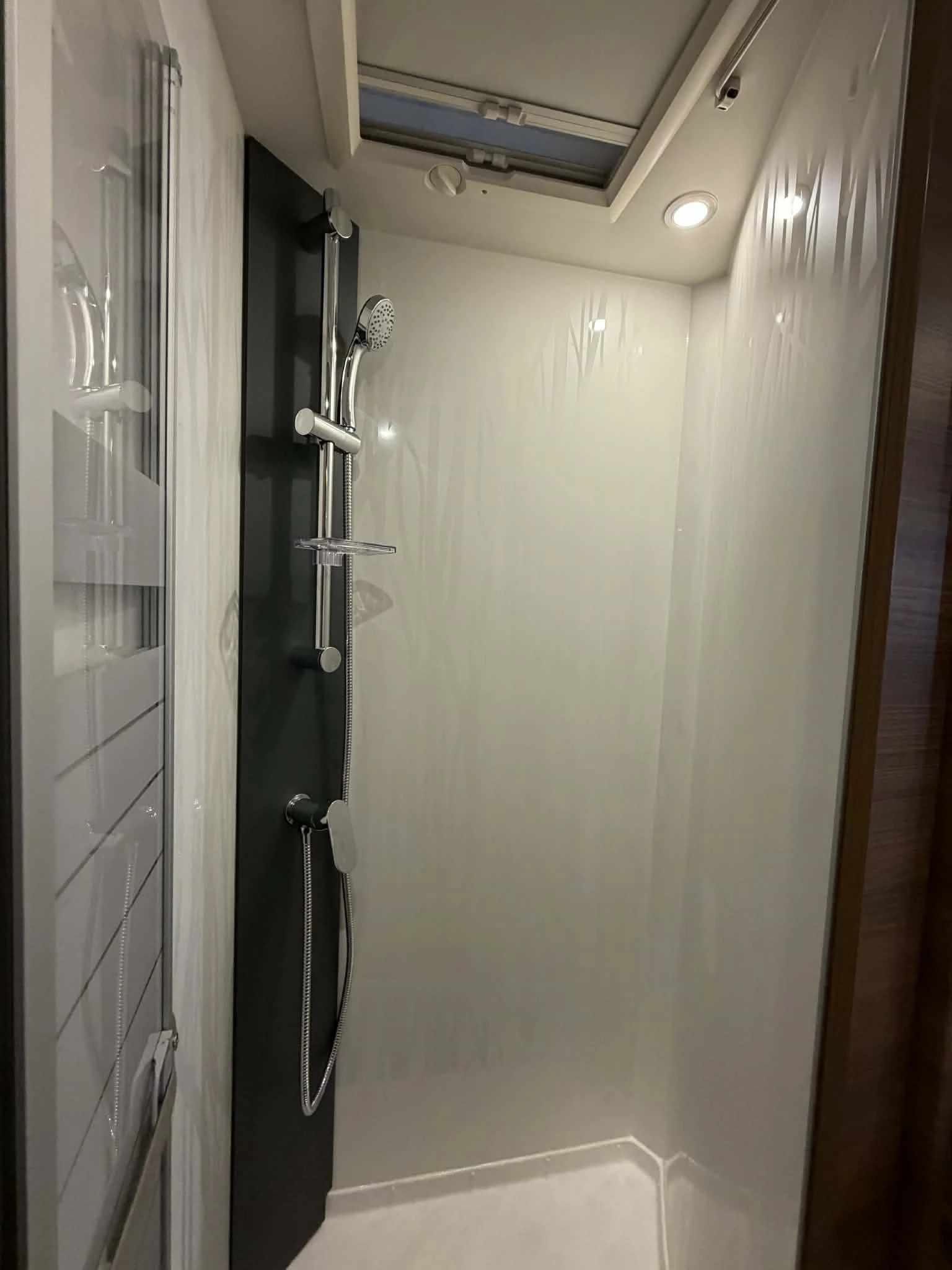 ������ Rapido F 696 65Years 2026  | Mobile.bg � ����������� 8