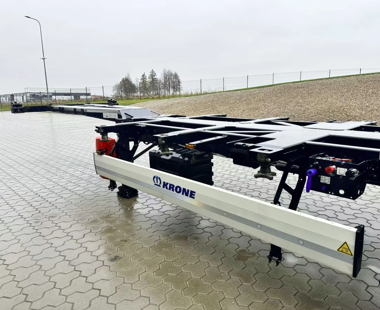 Полуремарке Krone tara: 4600 kg, снимка 2 - Ремаркета - 53684143