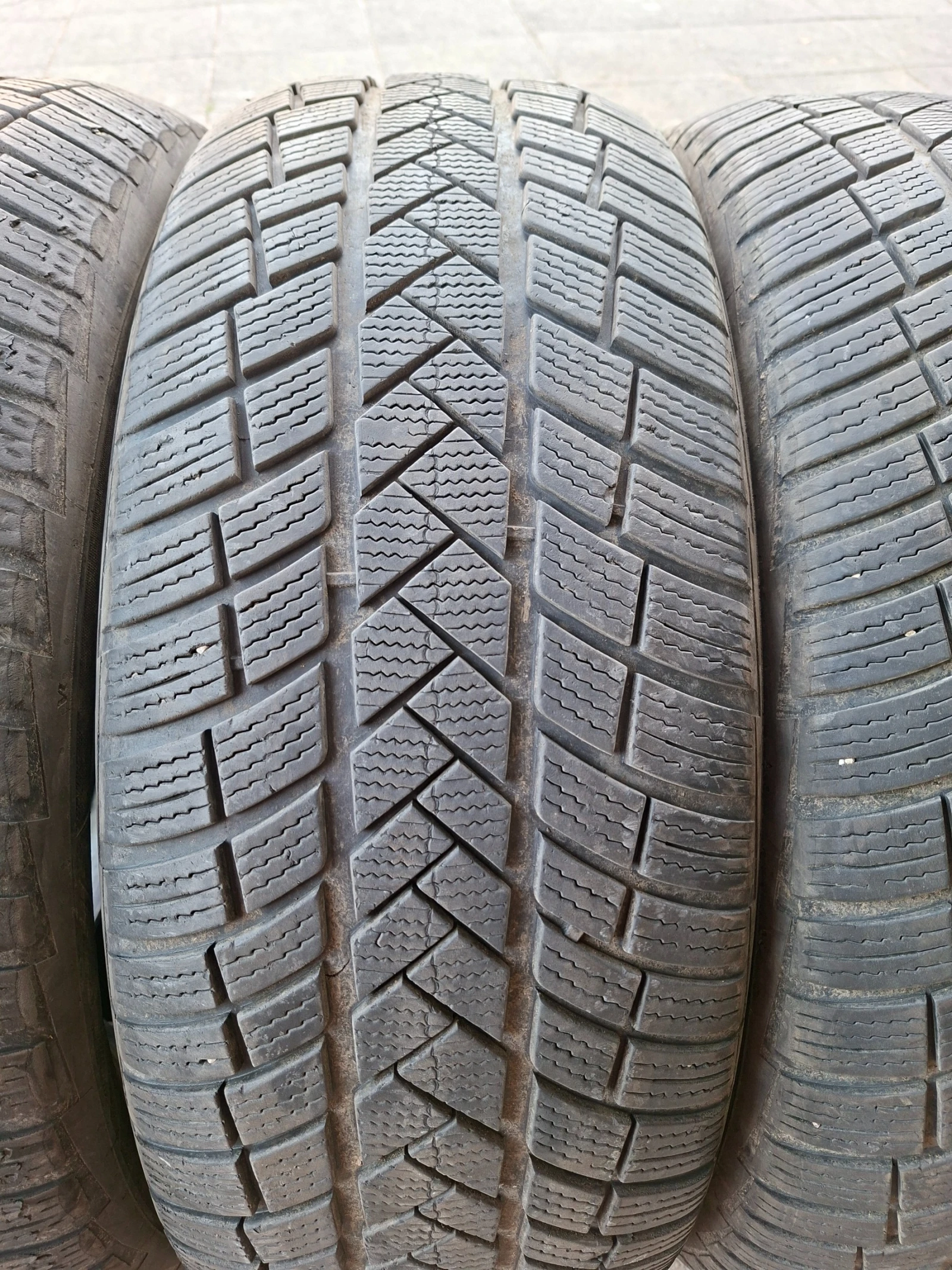 Гуми Зимни 265/60R18, снимка 3 - Гуми и джанти - 55655925