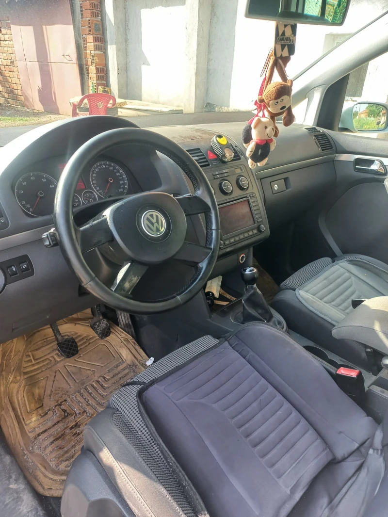 VW Touran, снимка 6 - Автомобили и джипове - 48612943