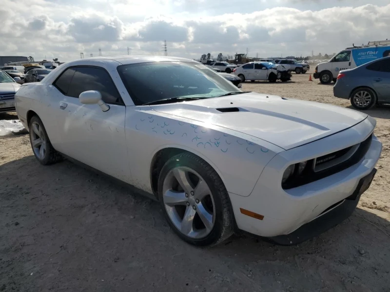 Dodge Challenger, снимка 1 - Автомобили и джипове - 49479399