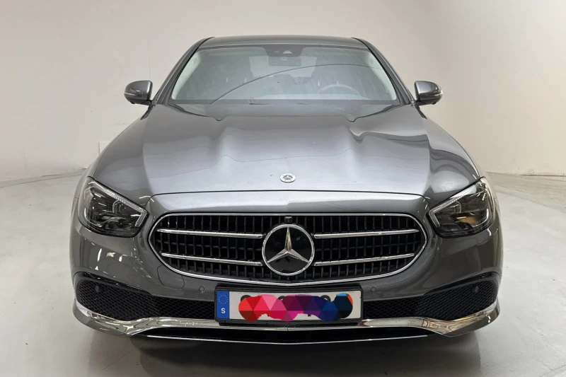 Mercedes-Benz E 300 !! 6408 km !! Бензин+ plug-in, 4Matic, AirMatic, снимка 2 - Автомобили и джипове - 51762876