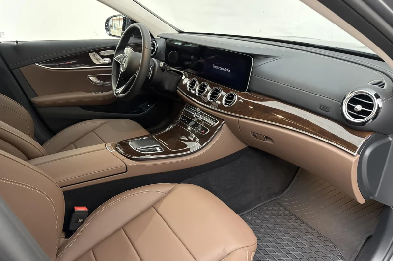 Mercedes-Benz E 300 !! 6408 km !! Бензин+ plug-in, 4Matic, AirMatic, снимка 7 - Автомобили и джипове - 51762876