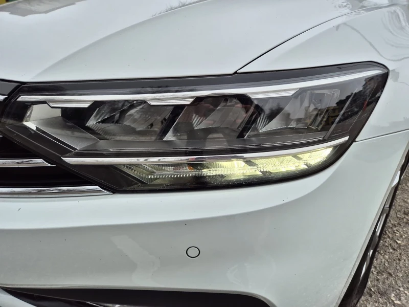 VW Passat 2.0TDI Facelift, Distronic, Сервизна История, снимка 15 - Автомобили и джипове - 52858083