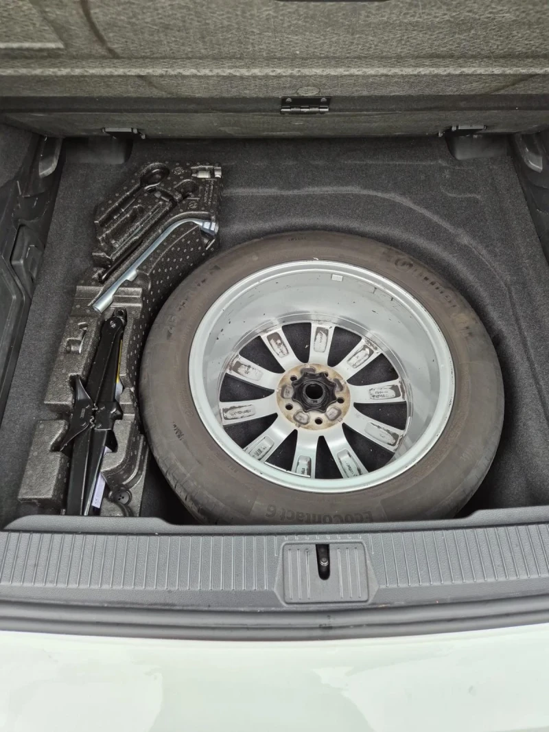 VW Passat 2.0TDI Facelift, Distronic, Сервизна История, снимка 17 - Автомобили и джипове - 52858083