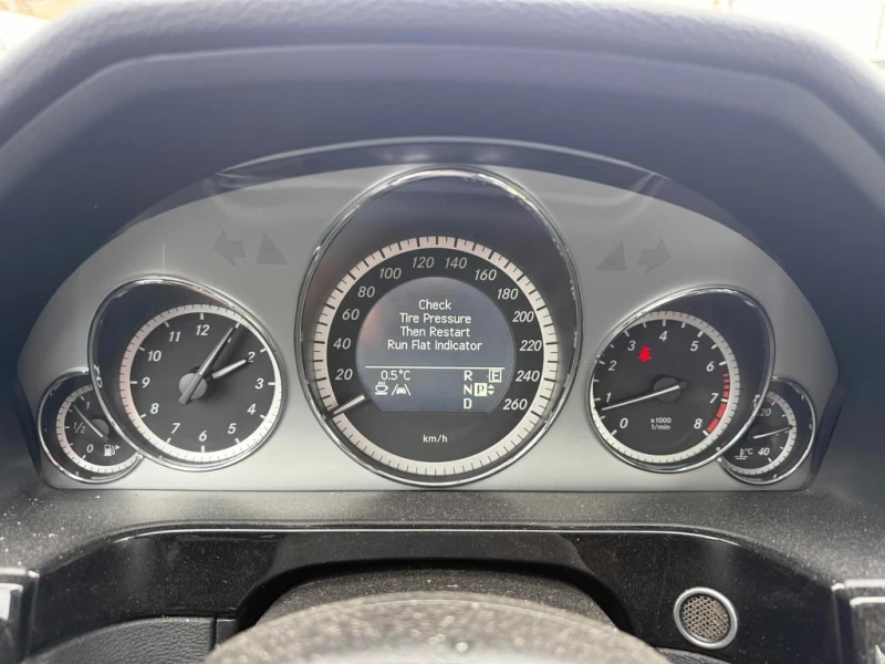 Mercedes-Benz E 350 4MATIC* CARFAX * ФИНАНСИРАНЕ , снимка 10 - Автомобили и джипове - 53051617