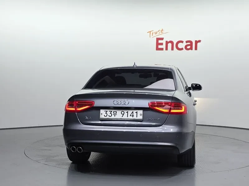 Audi A4 2.0 TDI, снимка 4 - Автомобили и джипове - 54144461