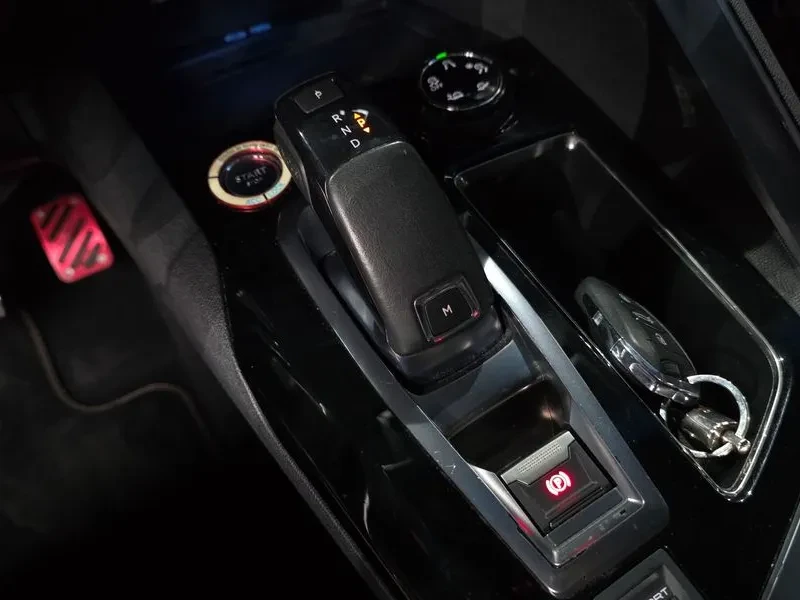 Peugeot 5008 2.0 Bluehdi Gt, снимка 9 - Автомобили и джипове - 55830668