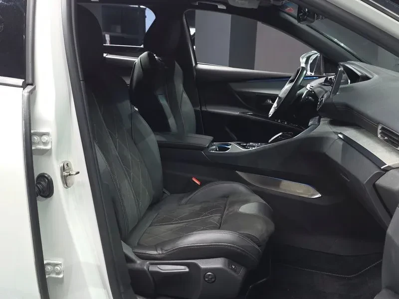 Peugeot 5008 2.0 Bluehdi Gt, снимка 11 - Автомобили и джипове - 55830668