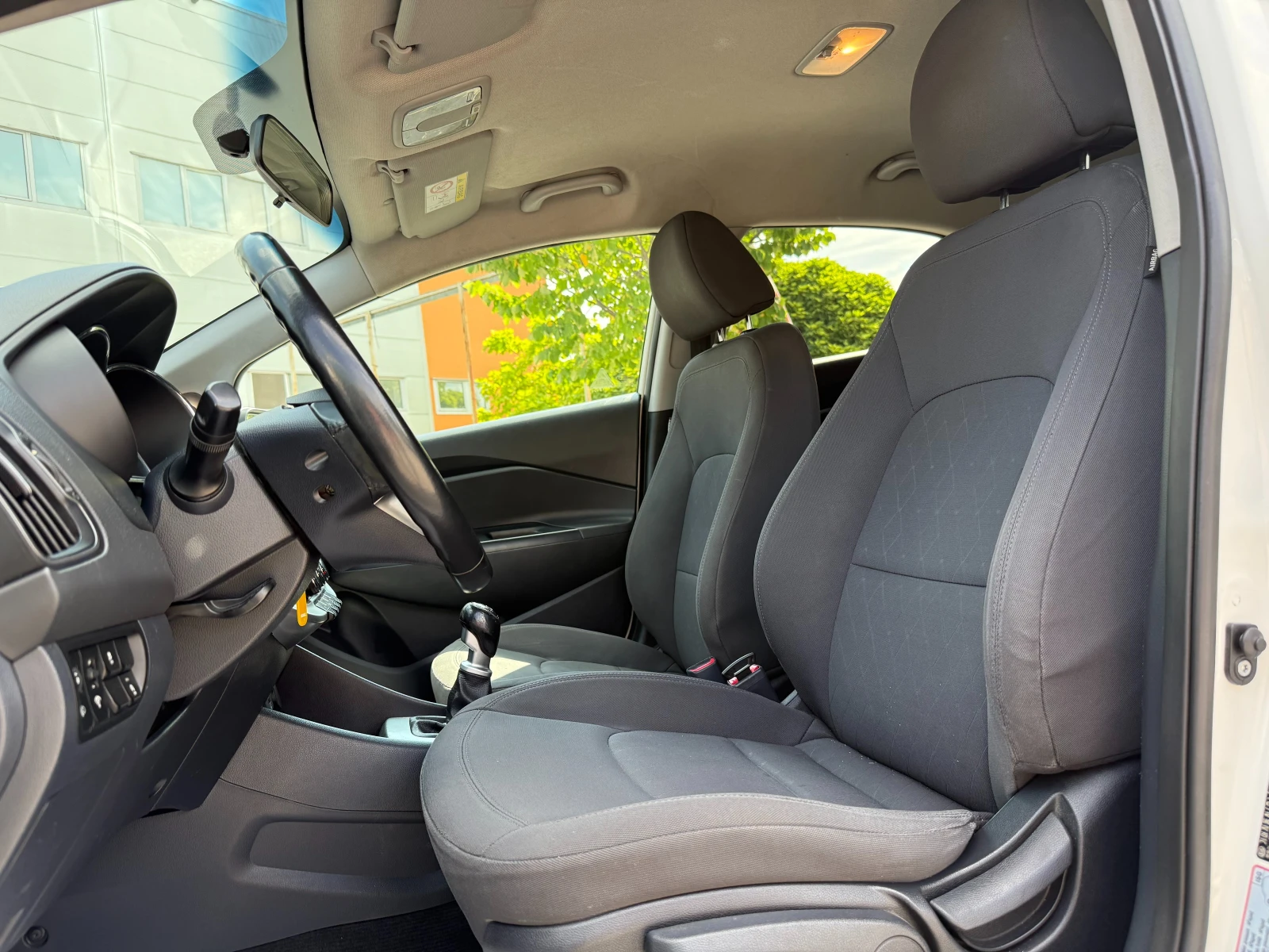 Kia Rio 1.1d 75 к.с. - изображение 8