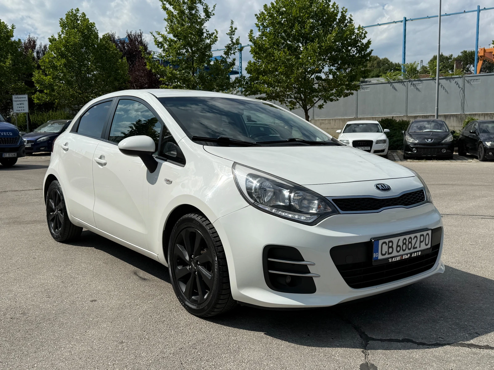 Kia Rio 1.1d 75 к.с. - изображение 6