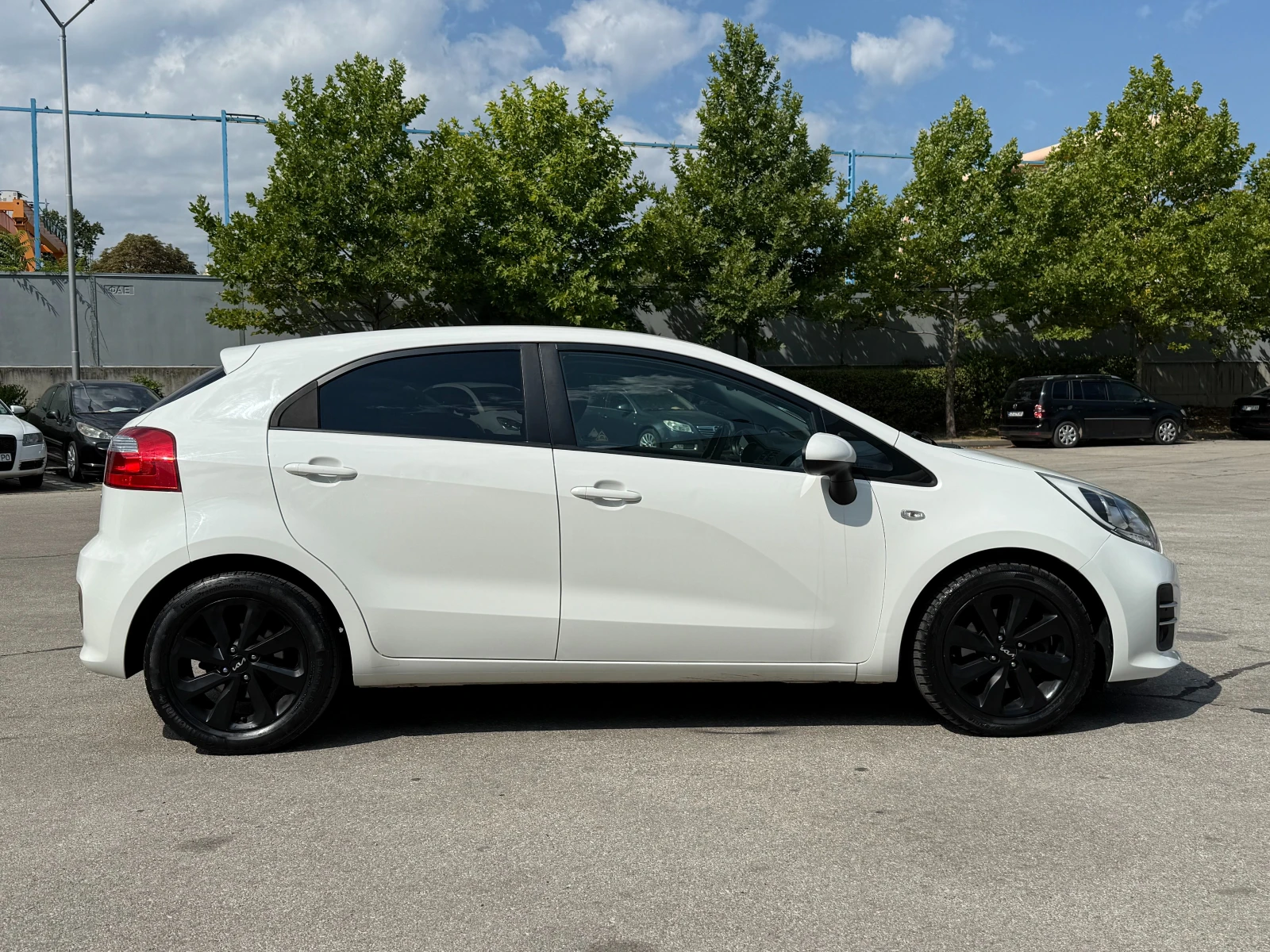 Kia Rio 1.1d 75 к.с. - изображение 5
