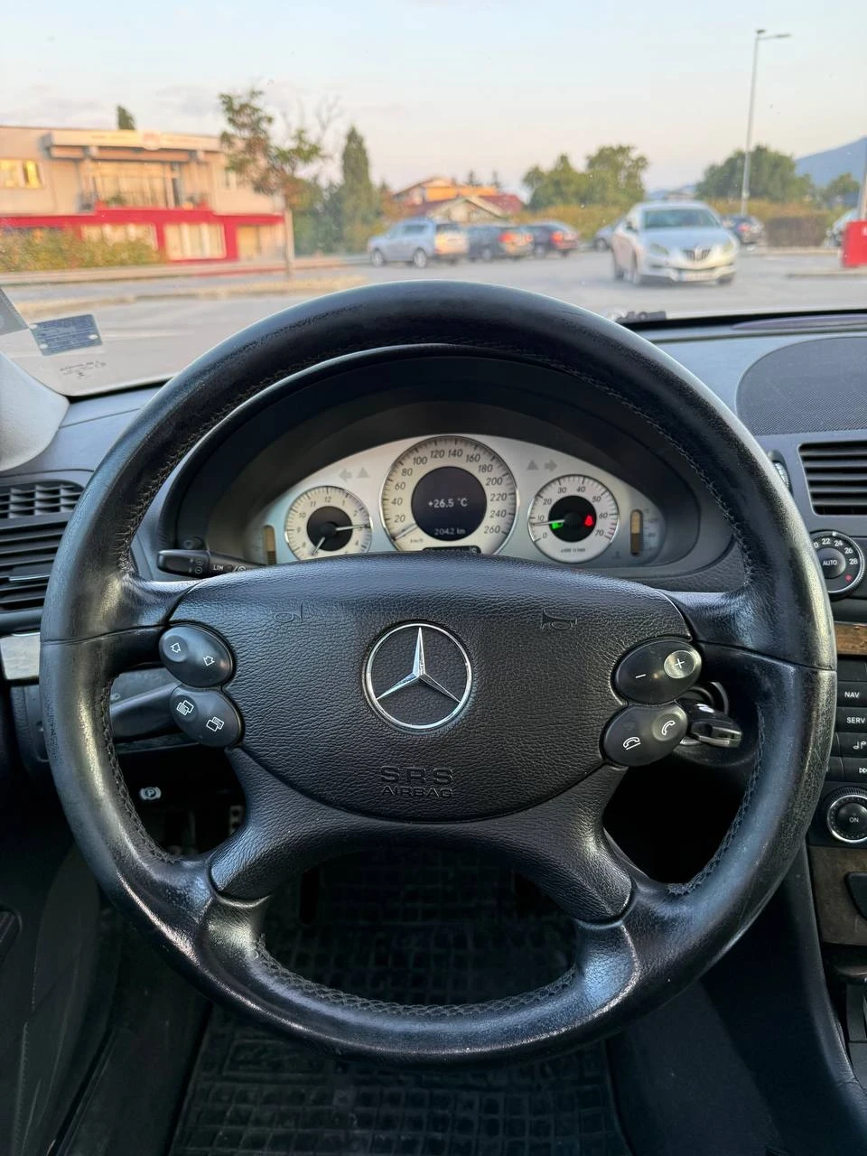 Mercedes-Benz E 200  - изображение 7