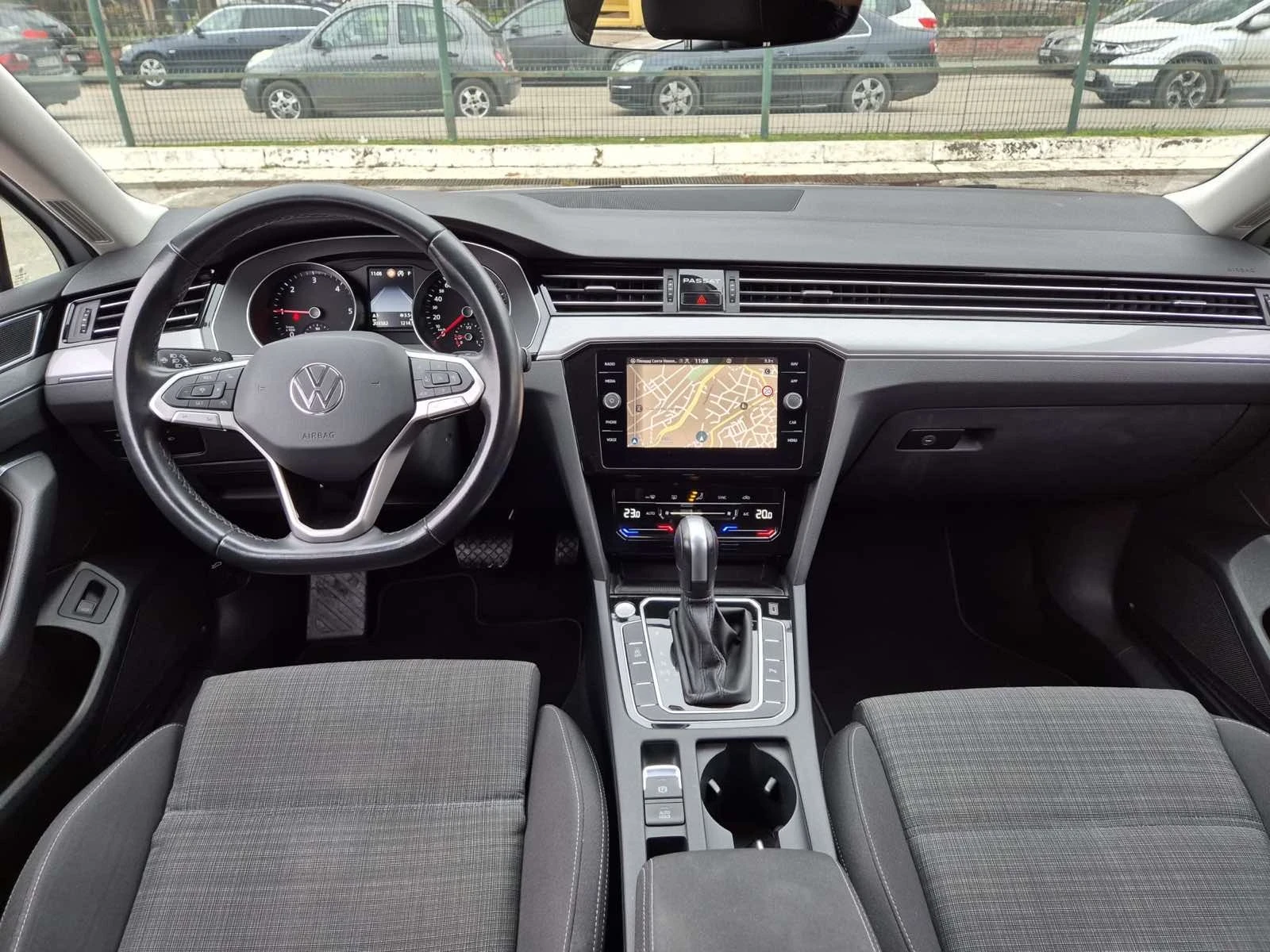 VW Passat 2.0TDI Facelift, Distronic, Сервизна История - изображение 10