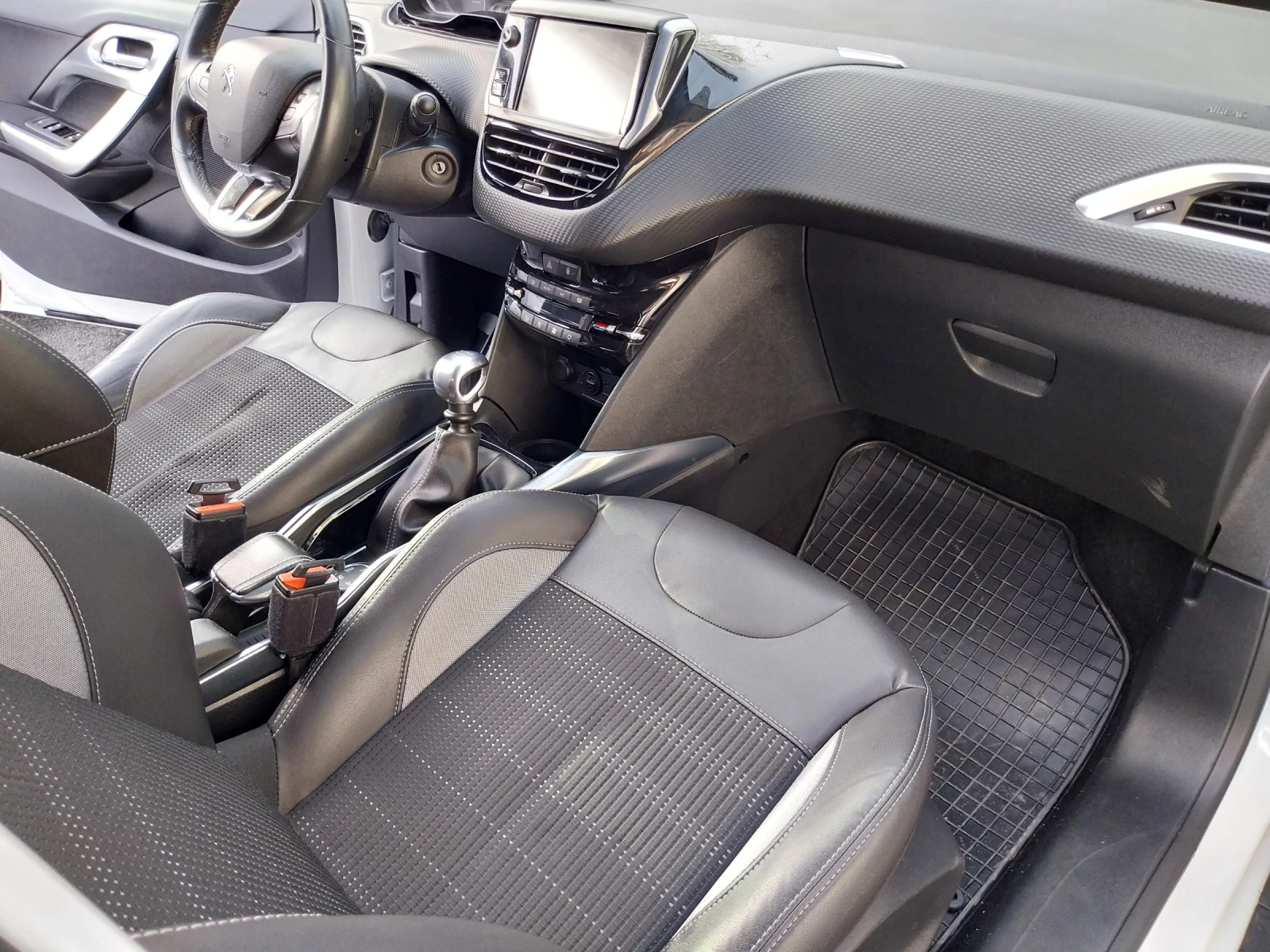 Peugeot 2008 Allure, снимка 7 - Автомобили и джипове - 53898834