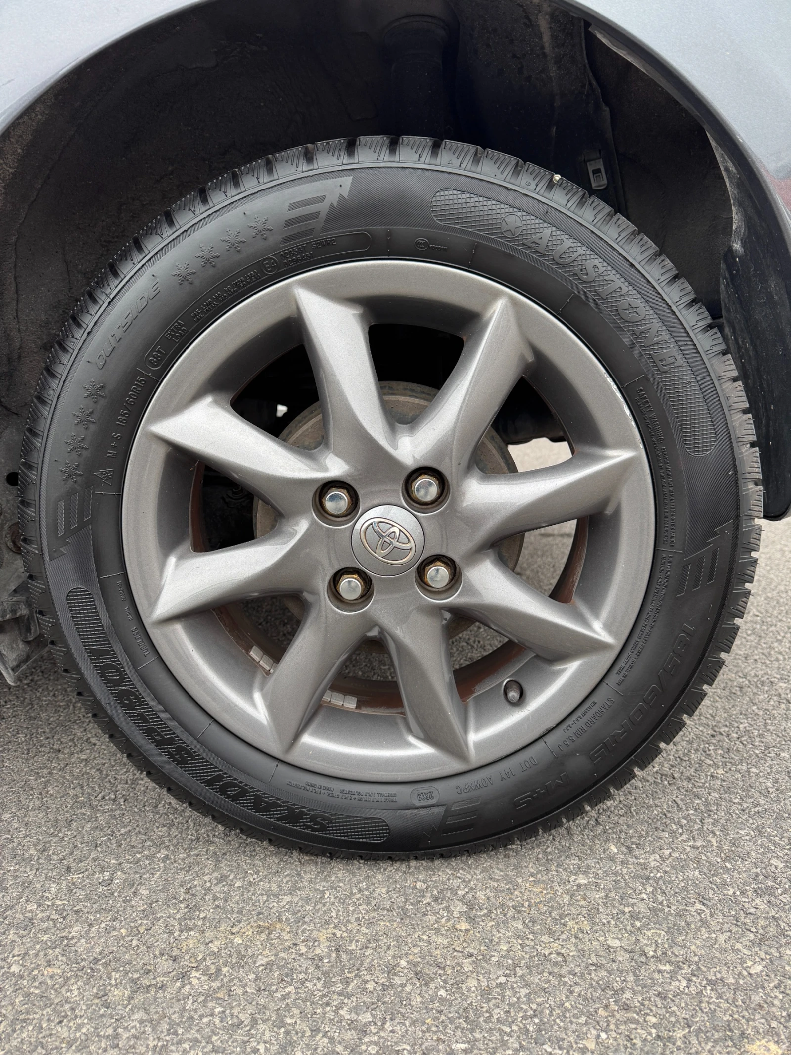 Toyota Yaris 1.0I НОВ ВНОС , снимка 14 - Автомобили и джипове - 53942018