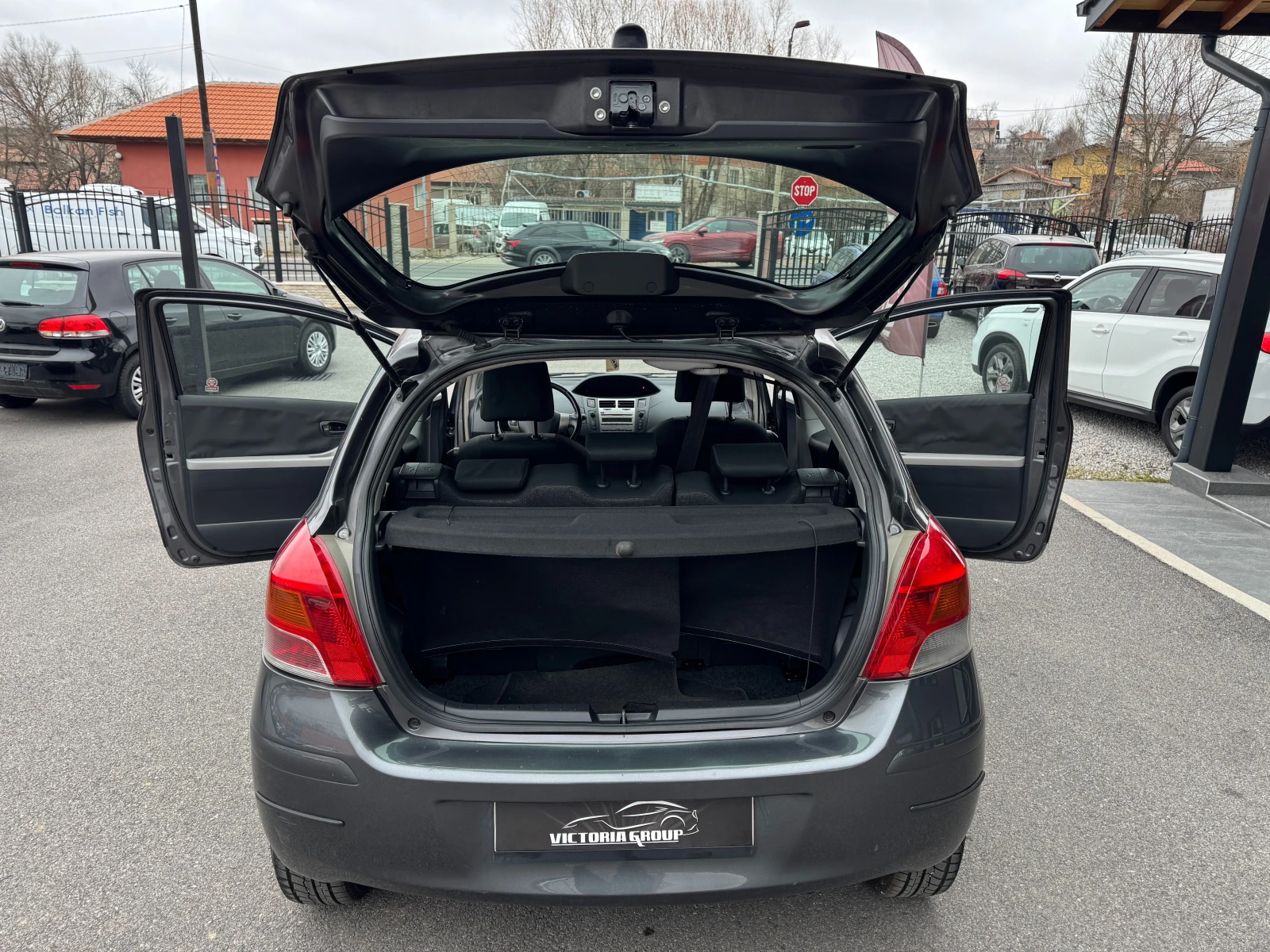 Toyota Yaris 1.0I НОВ ВНОС , снимка 13 - Автомобили и джипове - 53942018