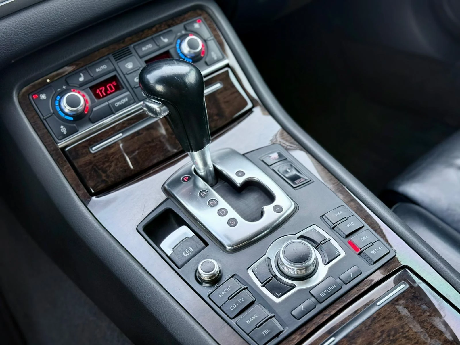 Audi A8 4.2 V8* S Line* Bose* Подгрев* , снимка 13 - Автомобили и джипове - 54698355