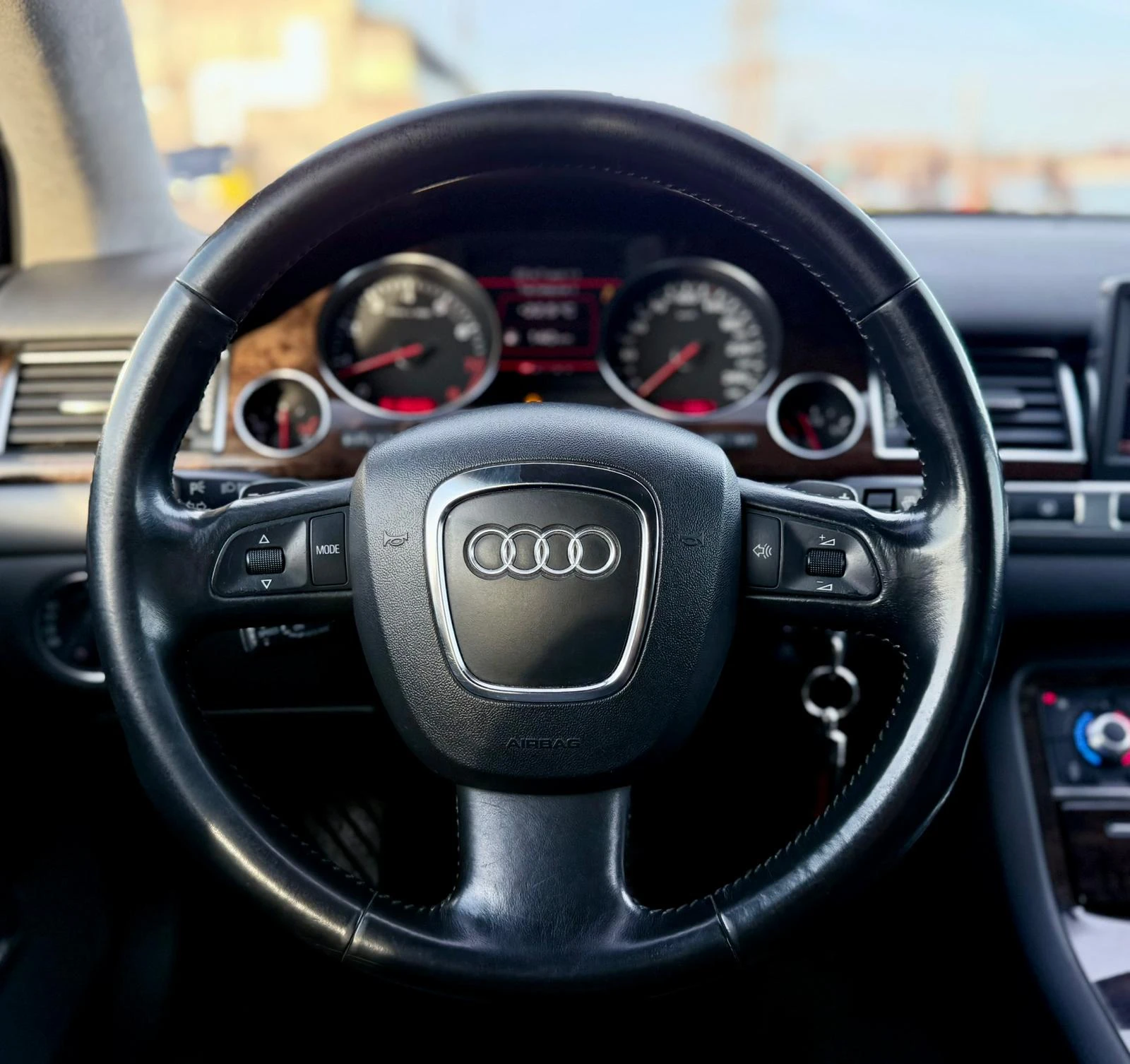 Audi A8 4.2 V8* S Line* Bose* Подгрев* , снимка 10 - Автомобили и джипове - 54698355