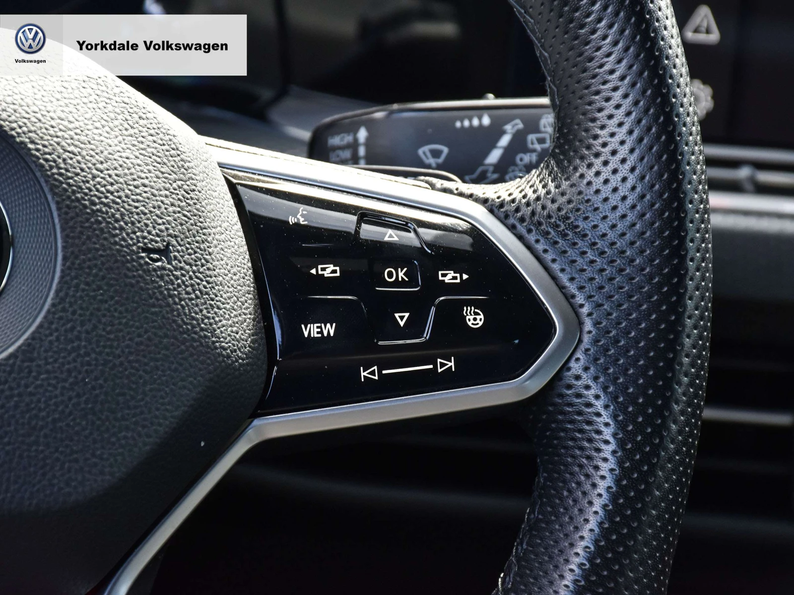 VW Golf GTI / HUD/Harman Kardon/ЦЕНА ДО БГ , снимка 17 - Автомобили и джипове - 54972703