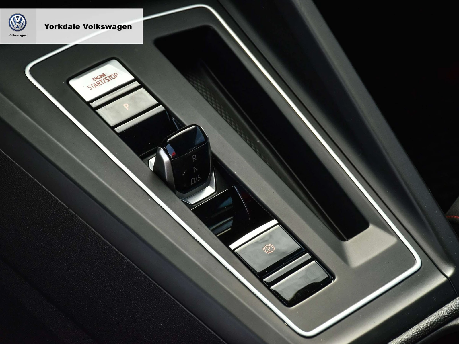 VW Golf GTI / HUD/Harman Kardon/ЦЕНА ДО БГ , снимка 13 - Автомобили и джипове - 54972703