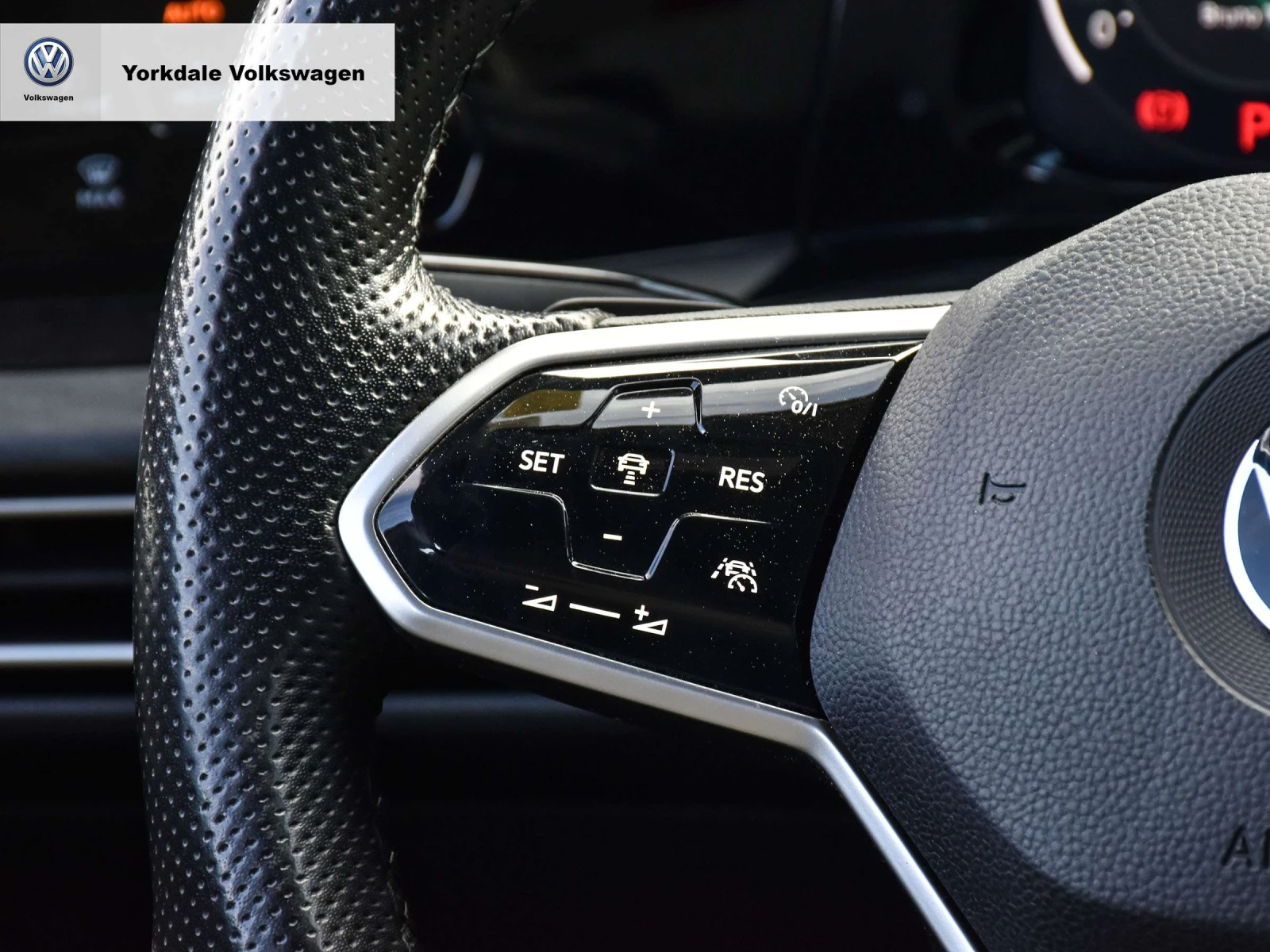 VW Golf GTI / HUD/Harman Kardon/ЦЕНА ДО БГ , снимка 16 - Автомобили и джипове - 54972703
