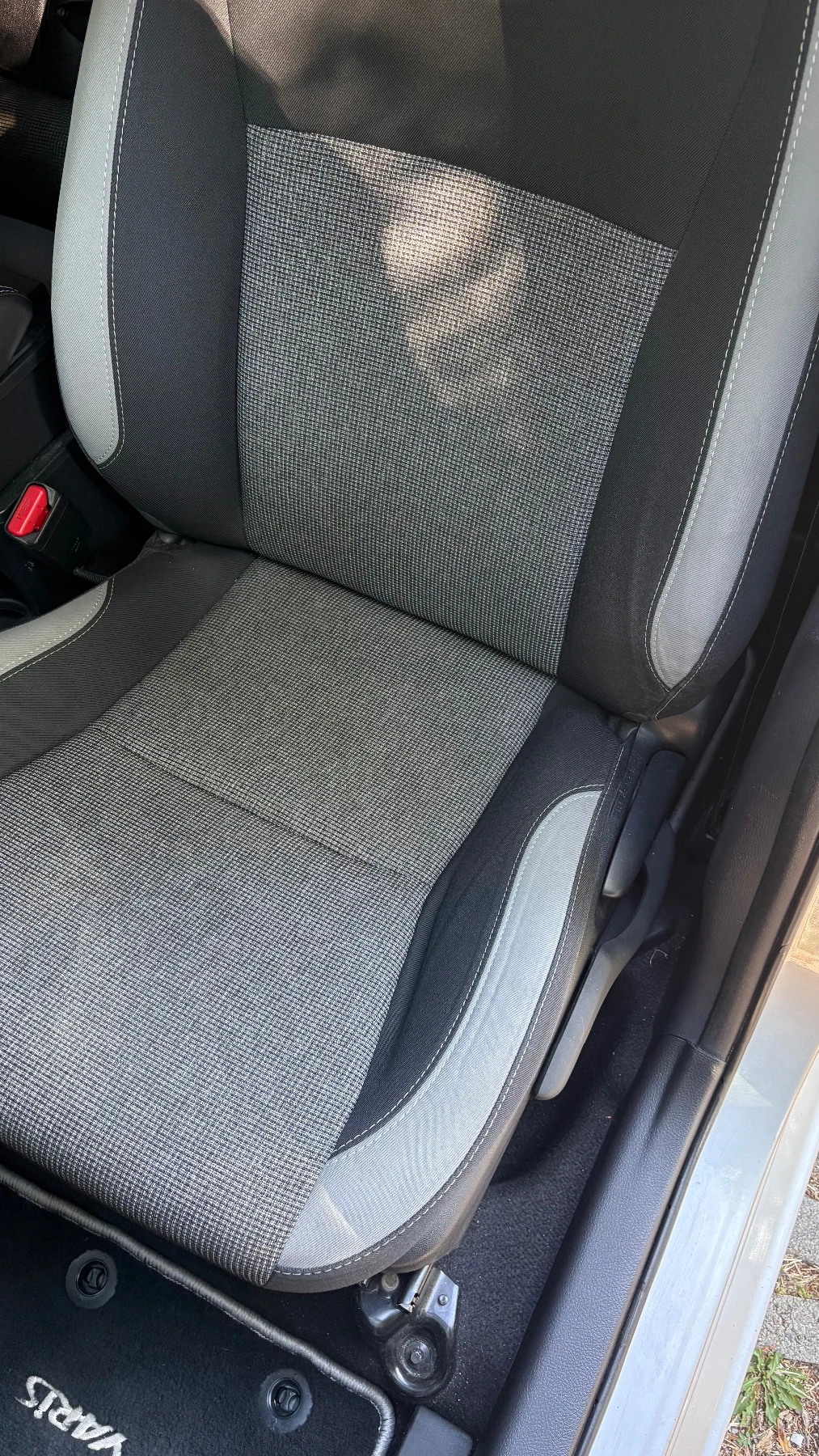 Toyota Yaris Toyota Yaris Hybrid Y20   CarPlay   Камера  , снимка 6 - Автомобили и джипове - 55254623