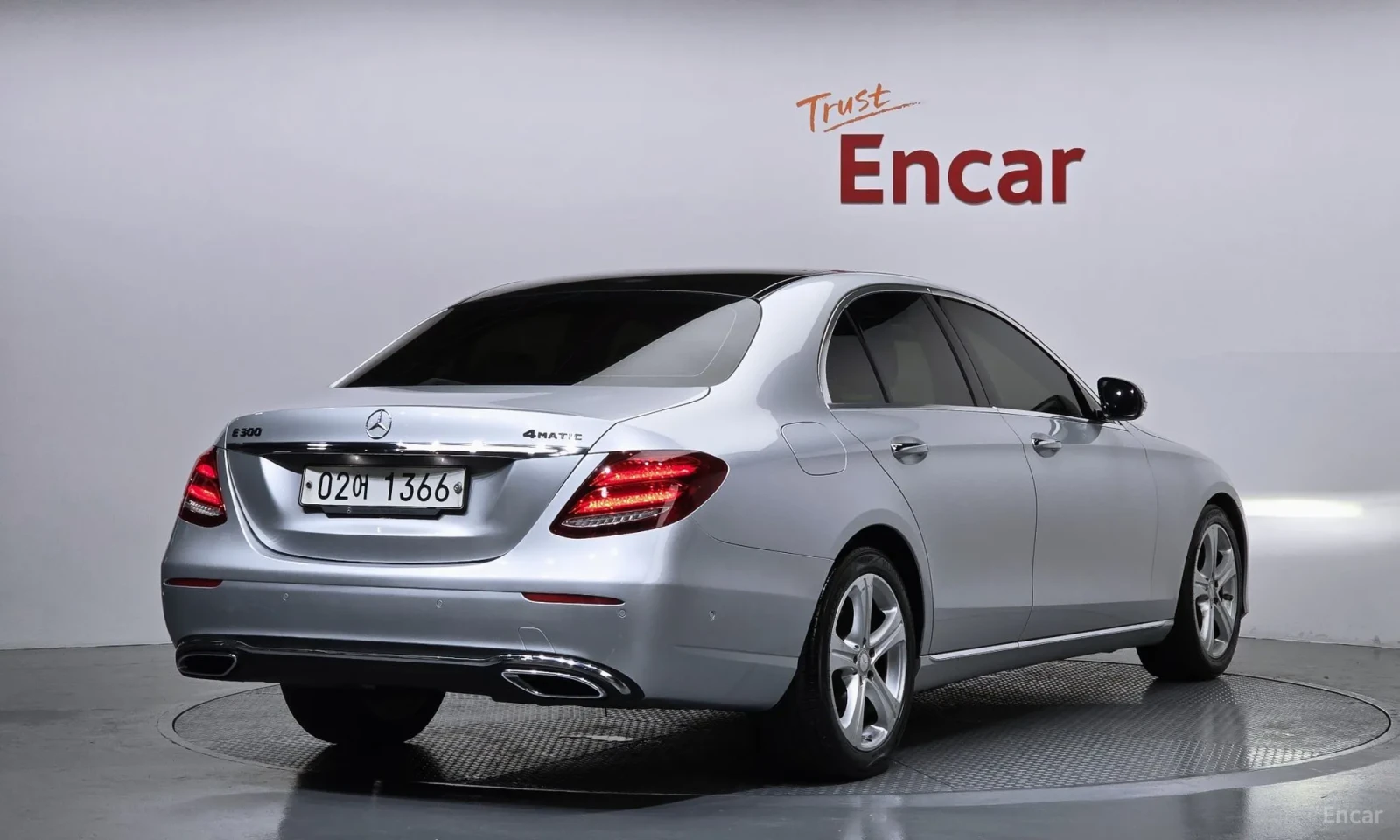 Mercedes-Benz E 220, снимка 2 - Автомобили и джипове - 55264061