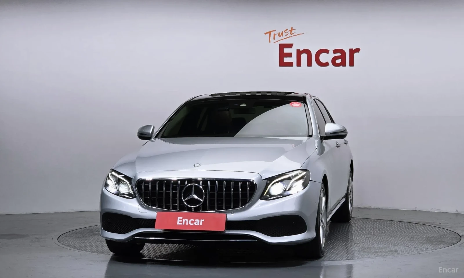 Mercedes-Benz E 220, снимка 3 - Автомобили и джипове - 55264061
