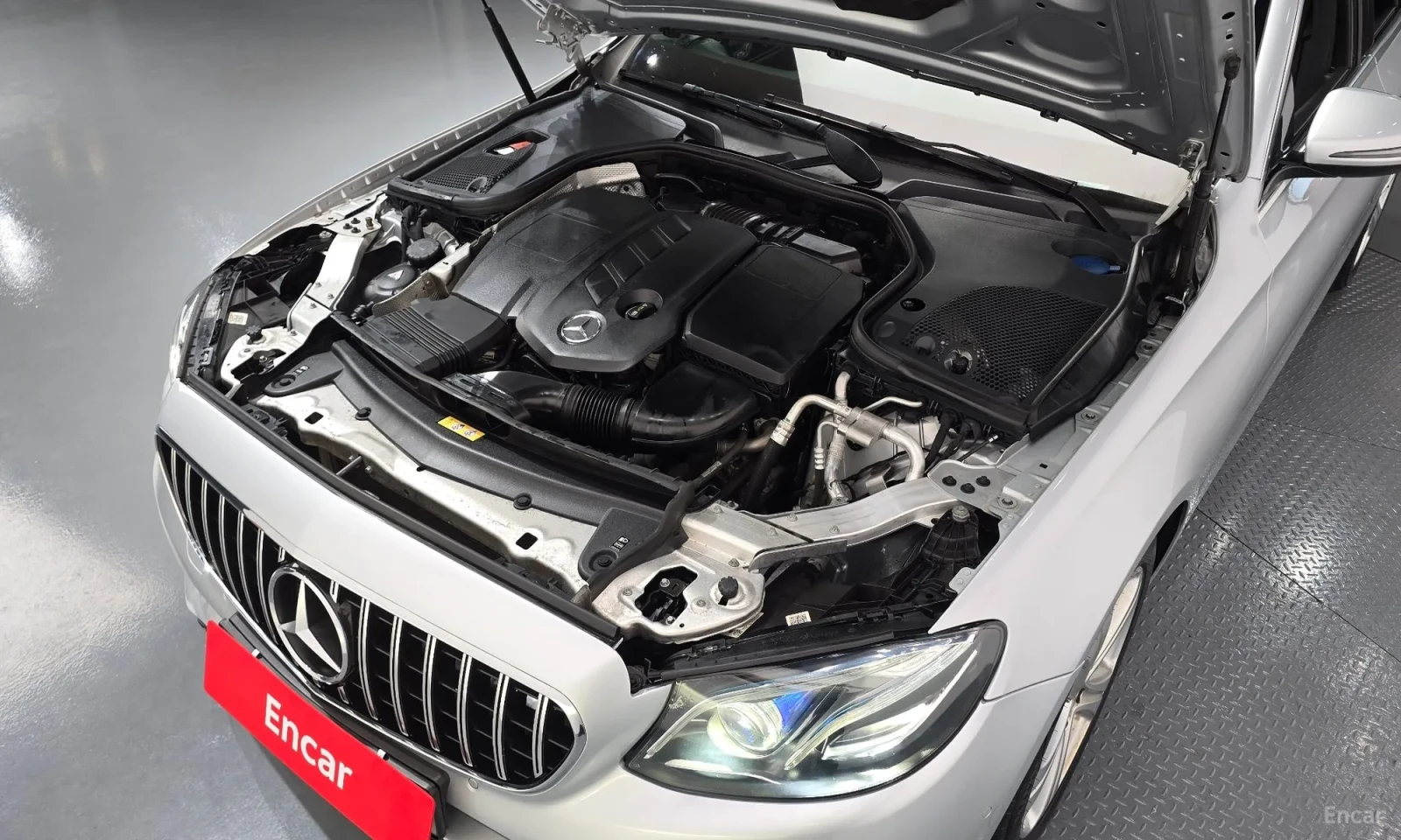 Mercedes-Benz E 220, снимка 6 - Автомобили и джипове - 55264061