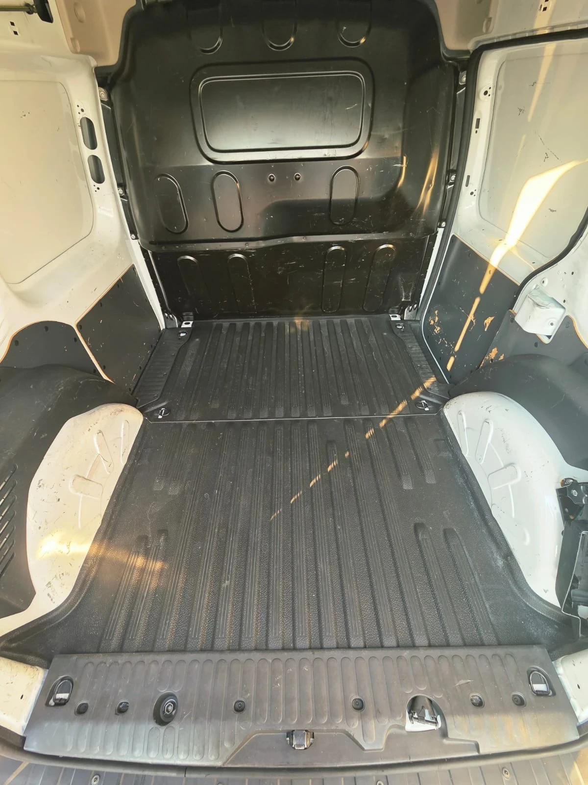 Renault Kangoo 1.5DCI, снимка 9 - Автомобили и джипове - 55359213