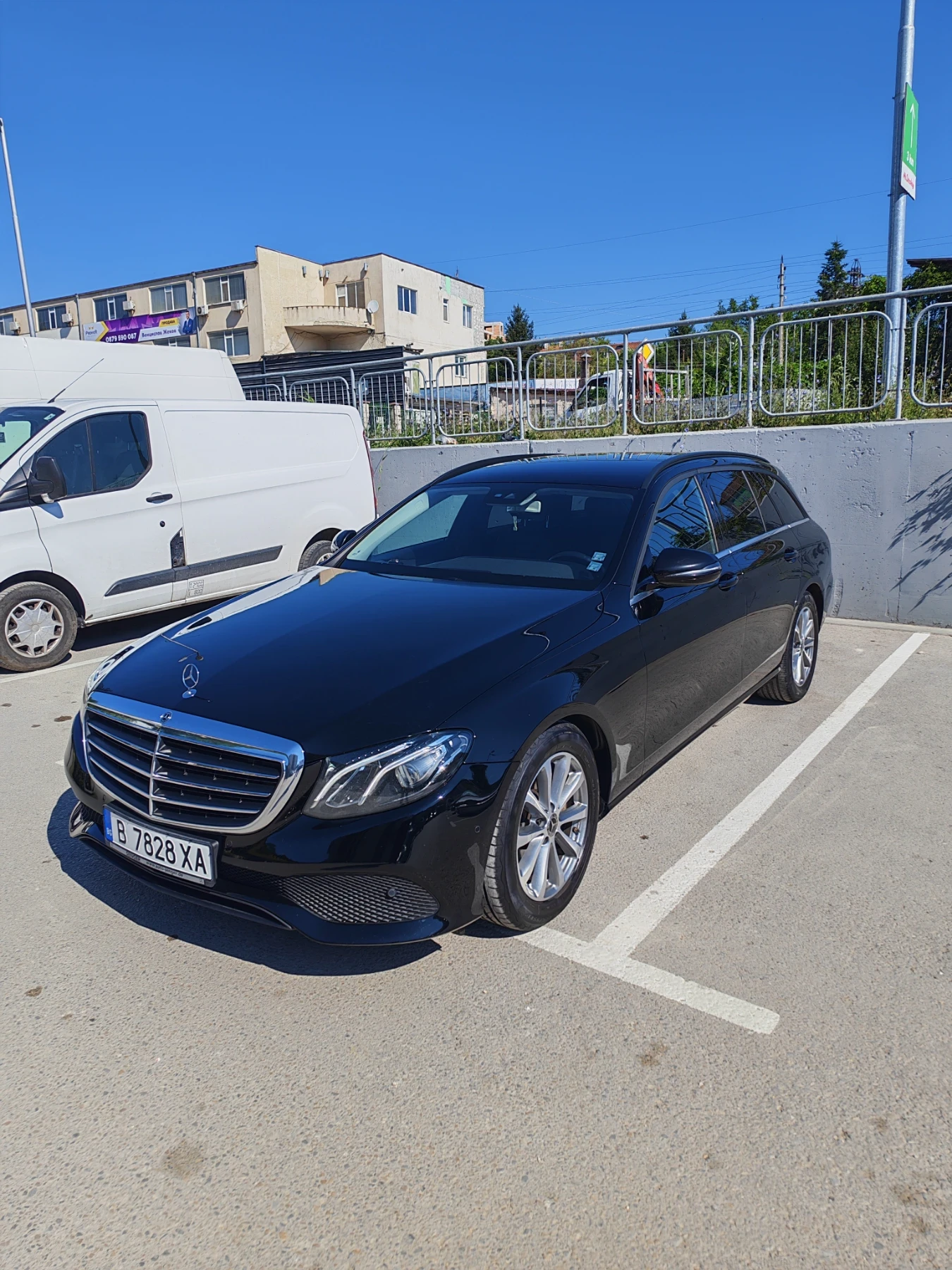 Mercedes-Benz E 200, снимка 10 - Автомобили и джипове - 55536020