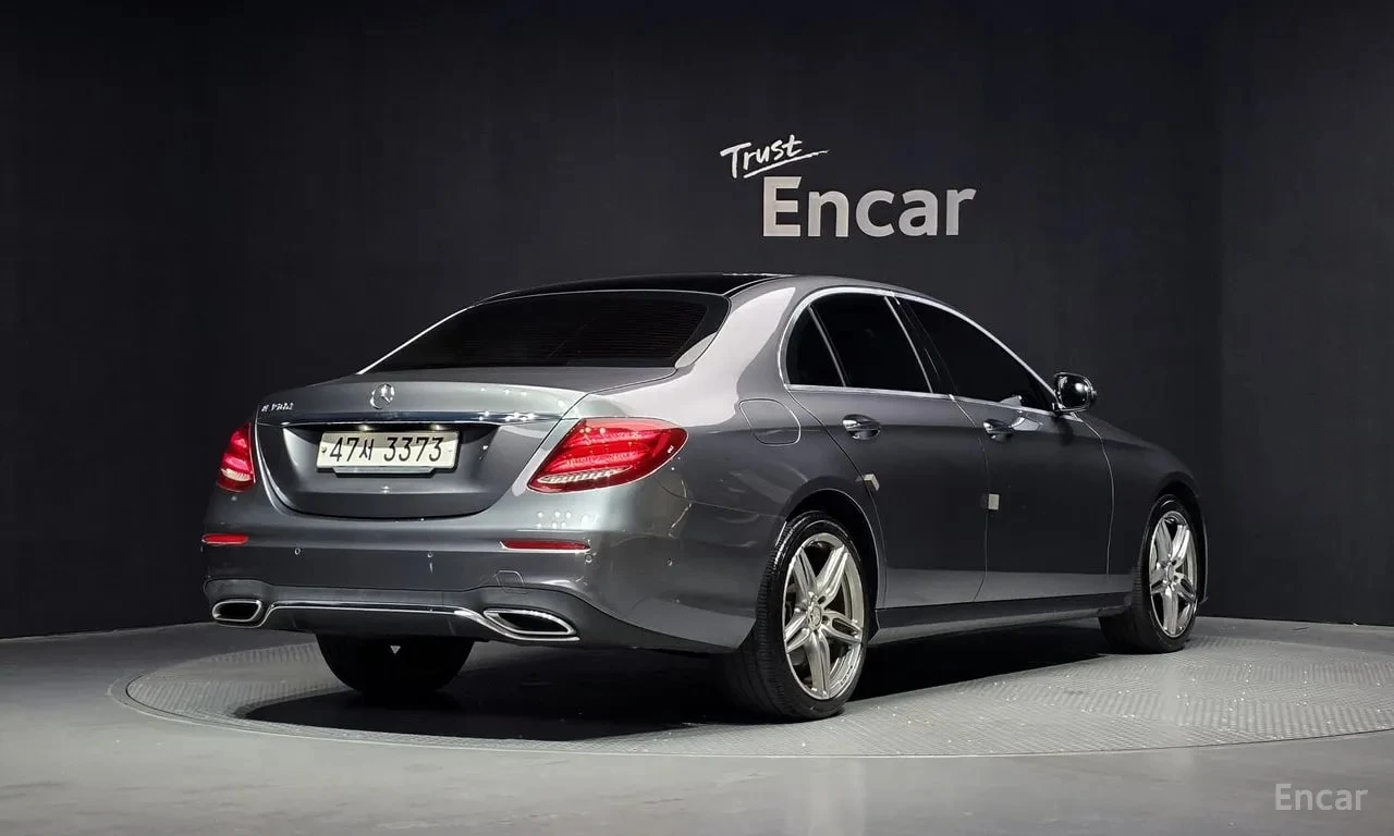Mercedes-Benz E 350 AMG | Обдухване | 360 | HUD , снимка 2 - Автомобили и джипове - 56060038