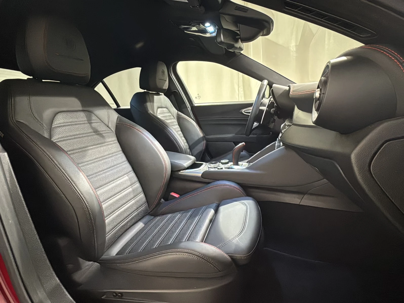 Alfa Romeo Giulia 2.0 COMPETIZIONE Q4 / MATRIX / 19 / H&K/ FACELIFT, снимка 12 - Автомобили и джипове - 56156991