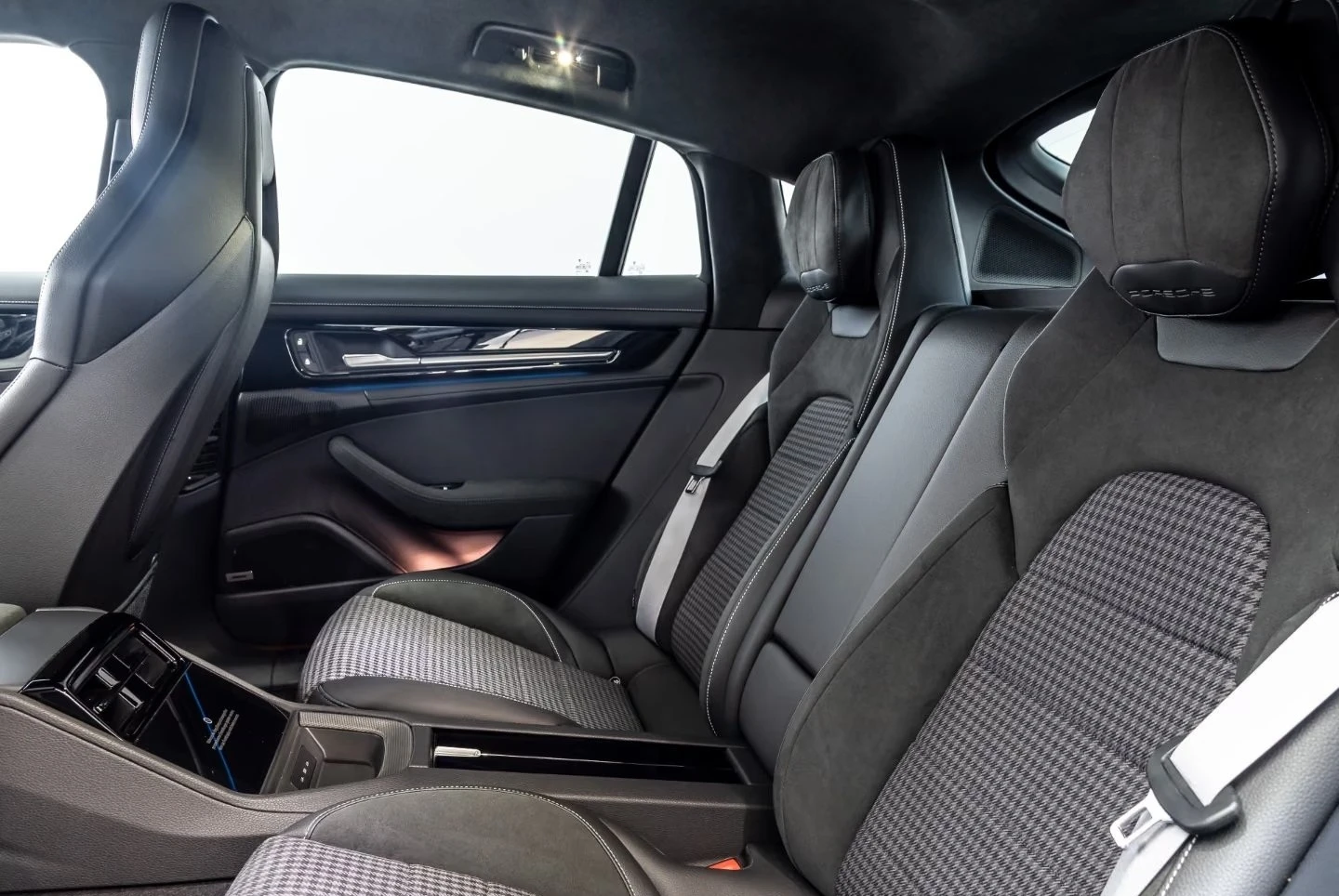 Porsche Panamera TURBO E-HYBRID / BOSE / MATRIX / ACTIVE RIDE / HUD | Mobile.bg � ����������� 17