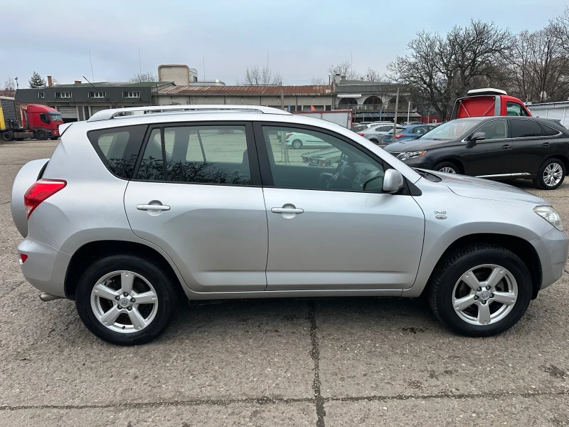 Toyota Rav4 2.0 D4D, снимка 4 - Автомобили и джипове - 52796253