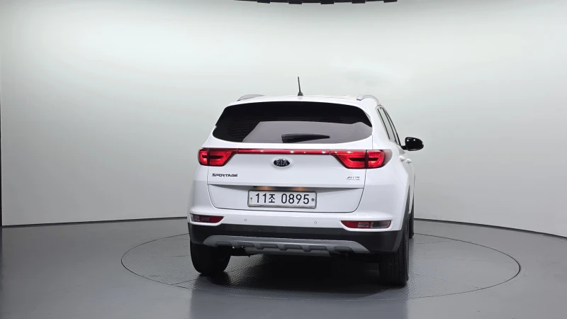 Kia Sportage 2.0 CRDI/4x4/Пълна сервизна история !!!, снимка 4 - Автомобили и джипове - 53383076