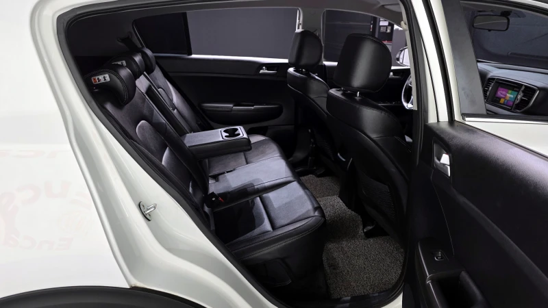 Kia Sportage 2.0 CRDI/4x4/Пълна сервизна история !!!, снимка 8 - Автомобили и джипове - 53383076