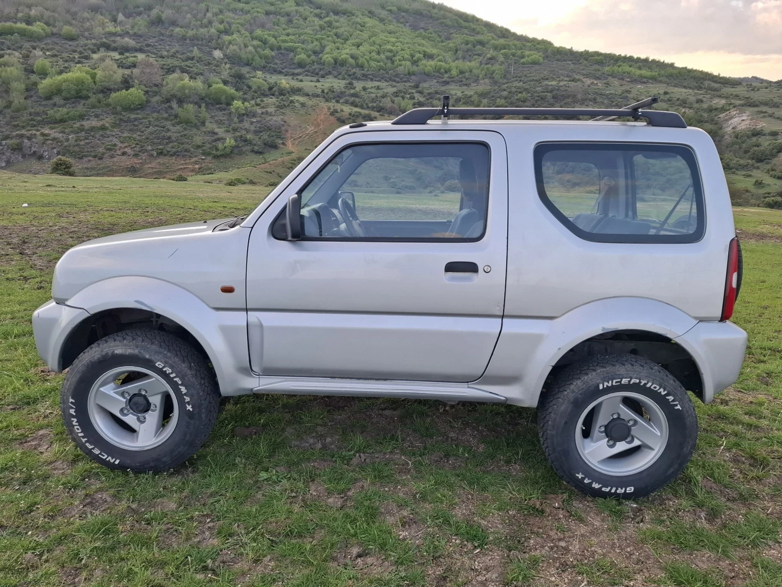 Suzuki Jimny, снимка 3 - Автомобили и джипове - 54285617