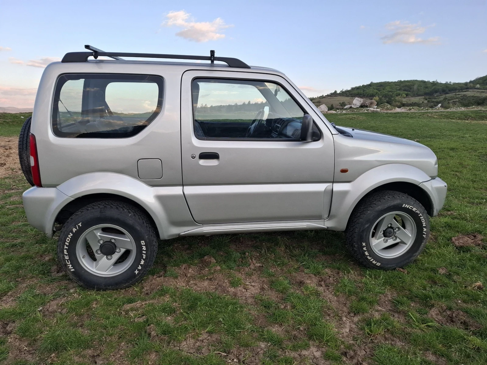 Suzuki Jimny, снимка 4 - Автомобили и джипове - 54285617