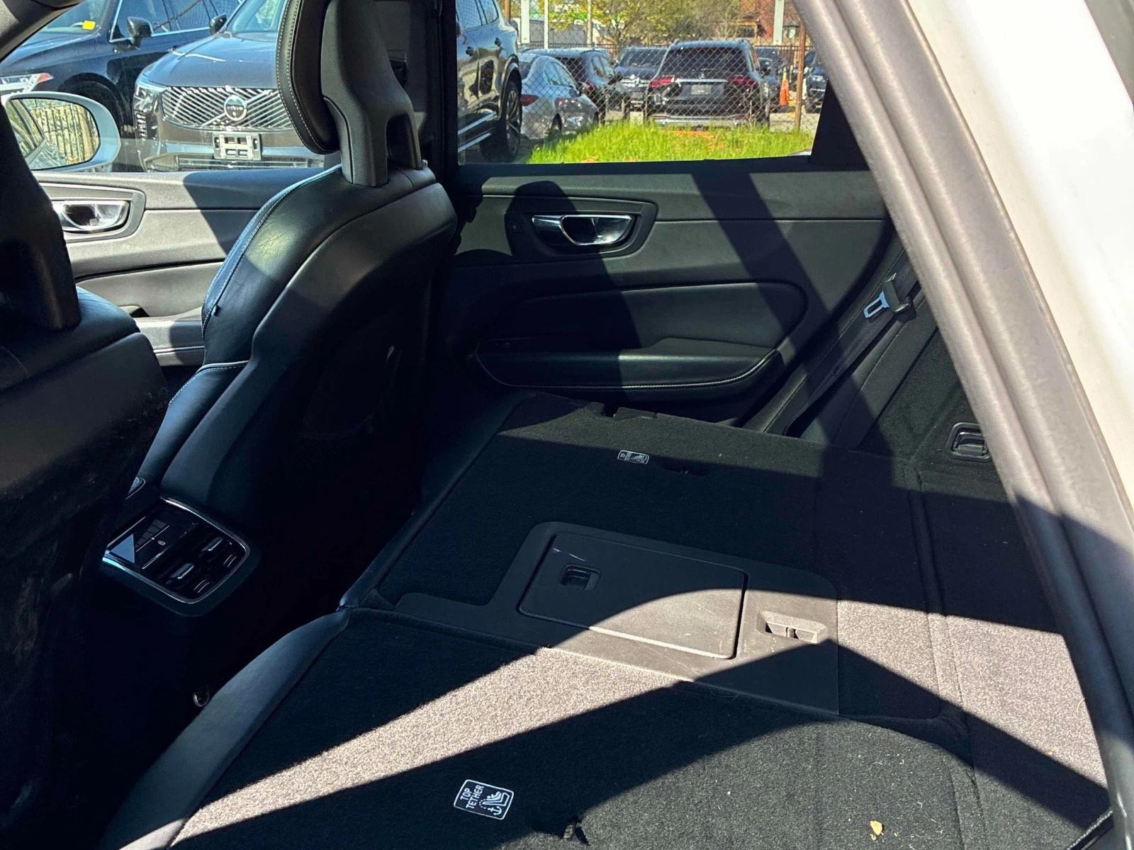 Volvo XC60 R-Design/Keyless/Navi/Pano/Camera, снимка 12 - Автомобили и джипове - 54503154